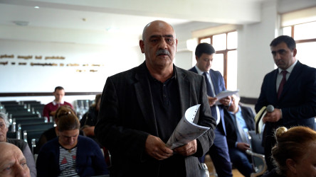 Rayon İcra Hakimiyyətinin başçısı 194 saylı tam orta məktəbdə vətəndaşlarla görüşdü