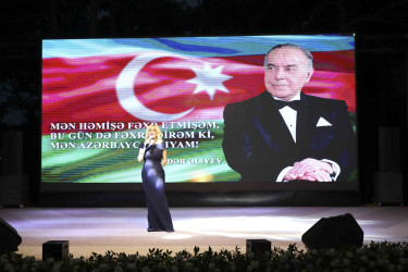 Xətai rayonunda Ulu Öndər Heydər Əliyevin ilk dəfə hakimiyyətə gəlməsinin 56-cı ildönümünə həsr olunmuş "Dahi" adlı konsert proqramı təşkil edilib+VİDEO