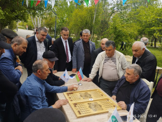 “Konstitusiya və Suverenlik İli” çərçivəsində Xətai rayonunda ağsaqqallar arasında nərd turniri təşkil olunub