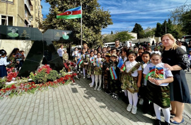 27 sentyabr “Anım Günü” ilə əlaqədar Xətai rayon məktəblərində tədbirlər keçirilib