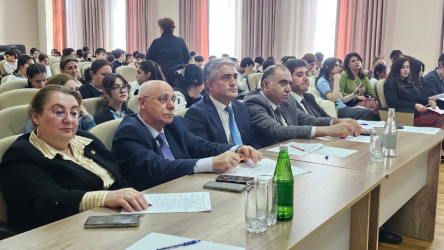 Xətai rayonunda “Heydər Əliyev və Azərbaycan tarixi” mövzusunda referat müsabiqəsinin qalibləri mükafatlandırılıb