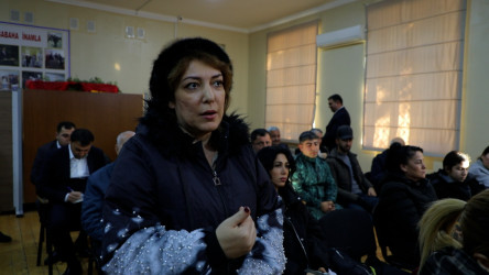 Rayon İcra Hakimiyyətinin başçısı 27 saylı tam orta məktəbdə vətəndaşlarla görüşüb