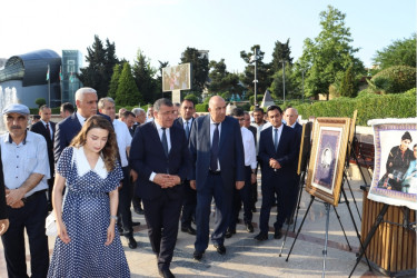 Xətai rayonunda Heydər Əliyev adına  parkda “Unudulmaz Lider” adlı  foto-sərgi keçirilib