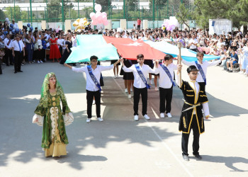 Xətai rayon məktəblərində "Son Zəng" tədbirləri keçirilb