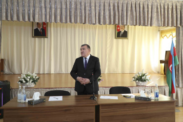 Rayon İcra Hakimiyyətinin başçısı 98 saylı tam orta məktəbdə vətəndaşlarla görüşüb