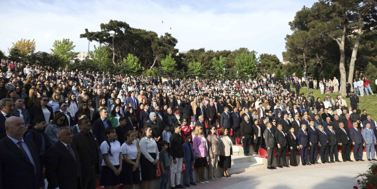 Xətai rayonunda Ümummilli lider Heydər Əliyevin anadan olmasının 102 illiyinə həsr olunmuş möhtəşəm konsert proqramı təşkil olunub