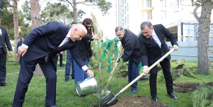18 aprel 2026-cı il tarixində Xətai rayonunda “Şəhərsalma və Memarlıq ili” çərçivəsində ağacəkmə aksiyası keçirilib