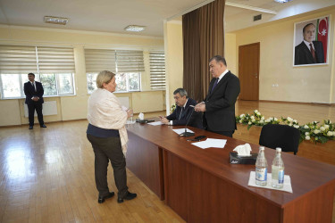 Rayon İcra Hakimiyyətinin başçısı 191 saylı tam orta məktəbdə vətəndaşlarla görüşüb