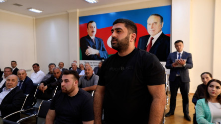 Rayon İcra Hakimiyyətinin başçısı 55 saylı tam orta məktəbdə vətəndaşlarla görüşdü