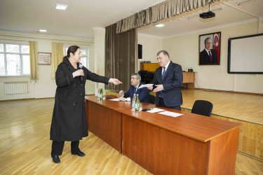 Rayon İcra Hakimiyyətinin başçısı 204 saylı tam orta məktəbdə vətəndaşlarla görüşüb