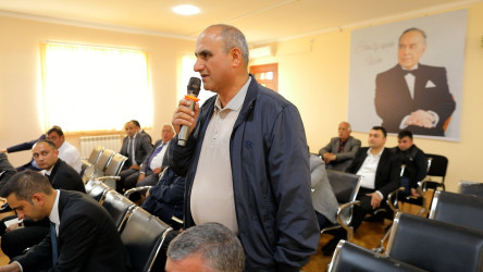 Rayon İcra Hakimiyyətinin başçısı 221 saylı tam orta məktəbdə vətəndaşlarla görüşdü