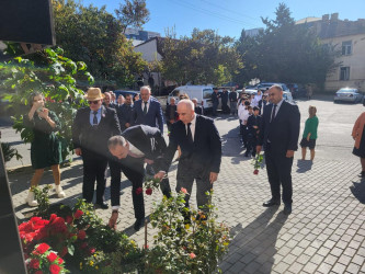 Vətən Müharibəsi şəhidi Babayev İqbal Zəki oğlunun xatirə lövhəsinin qarşısında anım tədbiri keçirilib