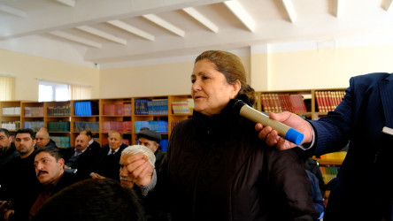 Rayon İcra Hakimiyyətinin başçısı Humanitar Fənlər Təmayüllü liseydə sakinlərlə görüşdü