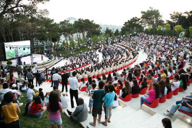 Xətai rayonunda Ümummilli lider Heydər Əliyevin 100 illik yubileyi və Milli Qurtuluş Günü münasibətilə möhtəşəm konsert proqramı və atəşfəşanlıq  təşkil olunub+VİDEO