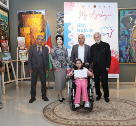 Xətai rayonunda “Azərbaycanım” Beynəlxalq VIII Uşaq və Gənc Rəsm Festivalı çərçivəsində müsabiqənin yekun sərgiləri keçirilib