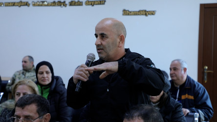 Rayon İcra Hakimiyyətinin başçısı 265 saylı tam orta məktəbdə vətəndaşlarla görüşüb