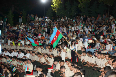 Xətai rayonunda Ümummilli lider Heydər Əliyevin 100 illik yubileyi və Milli Qurtuluş Günü münasibətilə möhtəşəm konsert proqramı və atəşfəşanlıq  təşkil olunub+VİDEO