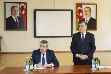 Rayon İcra Hakimiyyətinin başçısı 204 saylı tam orta məktəbdə vətəndaşlarla görüşüb
