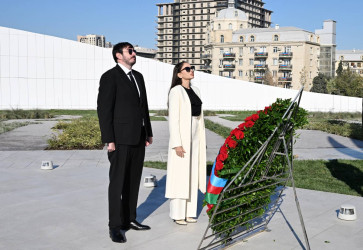 Azərbaycan Respublikasının Prezidenti cənab İlham Əliyev, birinci xanım Mehriban Əliyeva və oğulları Heydər Əliyev noyabrın 8-də Bakıda Zəfər parkının açılışında iştirak ediblər.