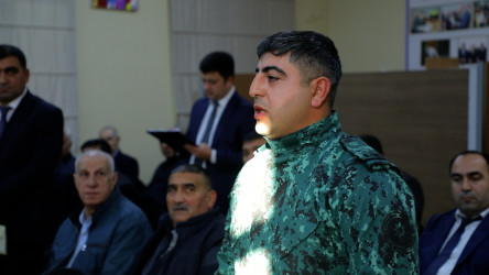 Rayon İcra Hakimiyyətinin başçısı 27 saylı tam orta məktəbdə vətəndaşlarla görüşüb