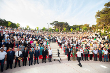 Xətai rayonunda Ümummilli lider Heydər Əliyevin 100 illik yubileyi və Milli Qurtuluş Günü münasibətilə möhtəşəm konsert proqramı və atəşfəşanlıq  təşkil olunub+VİDEO