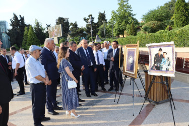 Xətai rayonunda Heydər Əliyev adına  parkda “Unudulmaz Lider” adlı  foto-sərgi keçirilib