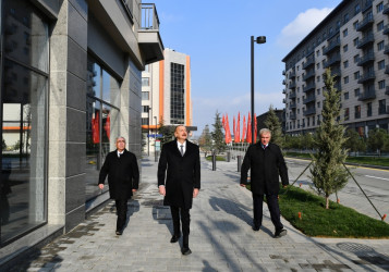 Bakı Ağ Şəhərin Mərkəzi Park Kvartalında bir sıra infrastruktur obyektlərinin inşası tamamlanıb.  Prezident İlham Əliyev görülən işlərlə tanış olub, Qarabağ Atları Kompleksinin təməlini qoyub