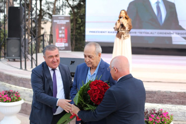 Xətai rayonunda  Heydər Əliyev adına istirahət parkının amfiteatr səhnəsində  Xalq artisti Rasim Balayevlə görüş və “Kino həftəsi”nin açılış mərasimi baş tutub.