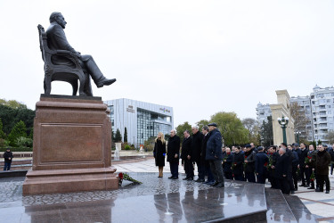 Xətai rayonunda Ulu Öndər Heydər Əliyevin anım günü ilə bağlı “Əbədiyaşar Lider” mövzusunda tədbir keçirildi