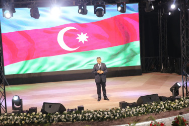 Xətai rayonunda Ümummilli lider Heydər Əliyevin anadan olmasının 102 illiyinə həsr olunmuş möhtəşəm konsert proqramı təşkil olunub