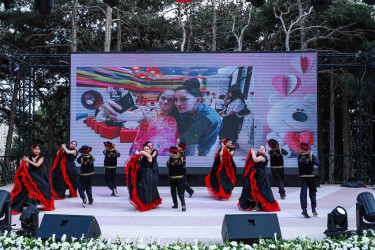 Xətai rayonunda "1 İyun-Uşaqların Beynəlxalq Müdafiəsi Günü " ilə bağlı möhtəşəm konsert proqramı təşkil olunub+Video
