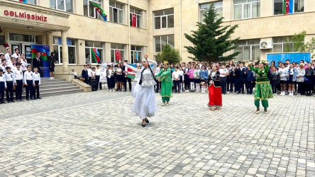 116 nömrəli məktəbdə Ulu Öndərə həsr olunmuş " Azərbaycanın sönməz günəşi” " mövzusunda tədbir keçirildi