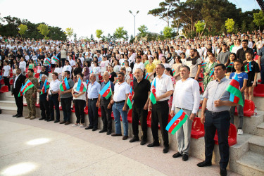 Xətai rayonunda Ümummilli lider Heydər Əliyevin 100 illik yubileyi və Milli Qurtuluş Günü münasibətilə möhtəşəm konsert proqramı və atəşfəşanlıq  təşkil olunub+VİDEO