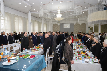 Xətai rayonunda Ulu Öndərin anım günü ilə əlaqədar ehsan süfrəsi açılıb