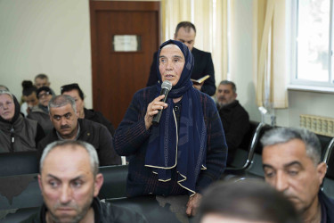 Rayon İcra Hakimiyyətinin başçısı 204 saylı tam orta məktəbdə vətəndaşlarla görüşüb