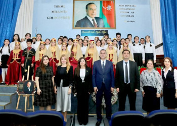 Xətai rayon məktəblərində Ulu Öndərin anadan olmasının 102-ci ildönümünə həsr olunmuş silsilə tədbirlər keçirilib
