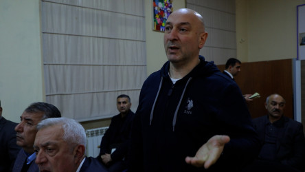 Rayon İcra Hakimiyyətinin başçısı 27 saylı tam orta məktəbdə vətəndaşlarla görüşüb