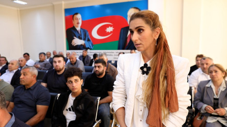 Rayon İcra Hakimiyyətinin başçısı 55 saylı tam orta məktəbdə vətəndaşlarla görüşdü