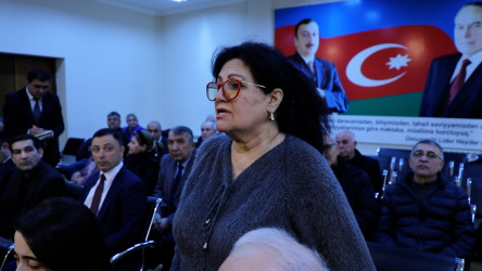 Rayon İcra Hakimiyyətinin başçısı 55 saylı tam orta məktəbdə vətəndaşlarla görüşüb