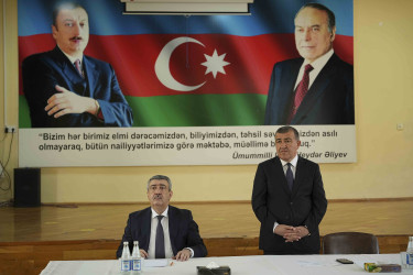 Rayon İcra Hakimiyyətinin başçısı 249 saylı tam orta məktəbdə vətəndaşlarla görüşüb