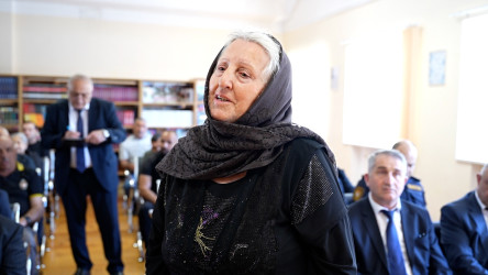 Rayon İcra Hakimiyyətinin başçısı Humanitar Fənlər Təmayüllü liseydə vətəndaşlarla görüşüb