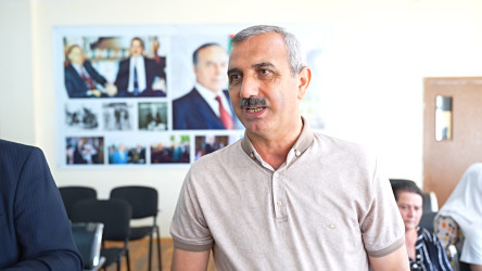 Rayon İcra Hakimiyyətinin başçısı 17 saylı tam orta məktəbdə vətəndaşlarla görüşü təşkil olunub