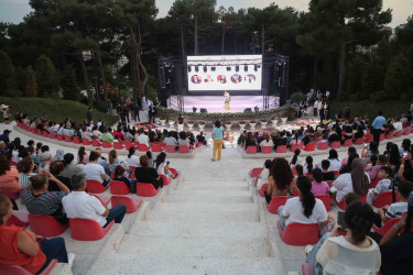 Xətai rayonunda "26 avqust-Beynəlxalq Azərbaycan Muğamı və Musiqisi Günü" münasibətilə muğam axşamı təşkil olunub+VİDEO