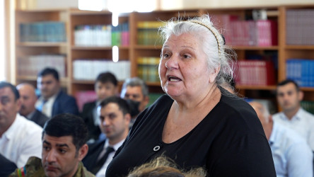 Rayon İcra Hakimiyyətinin başçısı Humanitar Fənlər Təmayüllü liseydə vətəndaşlarla görüşüb