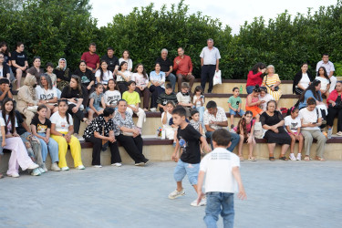 Xətai rayonunda Nizami parkında sakinlər üçün konsert proqramı təşkil olunub