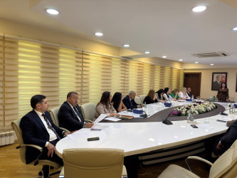 Xətai rayon İcra Hakimiyyətində dövlət qulluğunda inzibati vəzifələrin tutulması qaydalarına dair təlim keçirilib