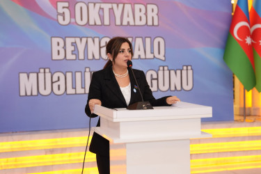 Xətai rayonunda Beynəlxalq Müəllimlər Günü münasibətilə “Zirvəyə Aparan İşıq” adlı tədbir keçirilib.