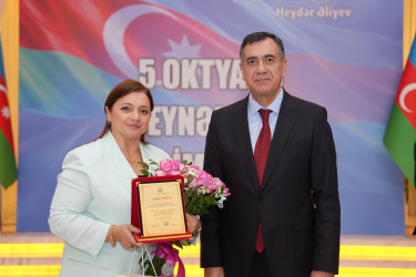 Xətai rayonunda Beynəlxalq Müəllimlər Günü münasibətilə “Zirvəyə Aparan İşıq” adlı tədbir keçirilib.