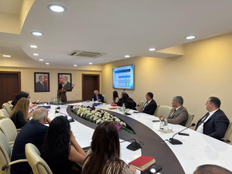 Xətai rayon İcra Hakimiyyətində dövlət qulluğunda inzibati vəzifələrin tutulması qaydalarına dair təlim keçirilib