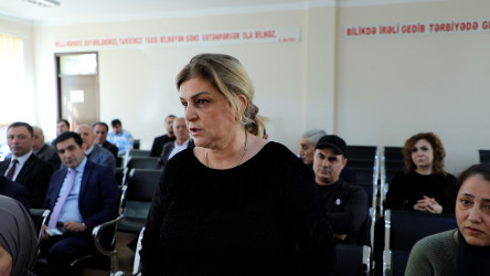 Rayon İcra Hakimiyyətinin başçısı 48 saylı tam orta məktəbdə vətəndaşlarla görüşüb